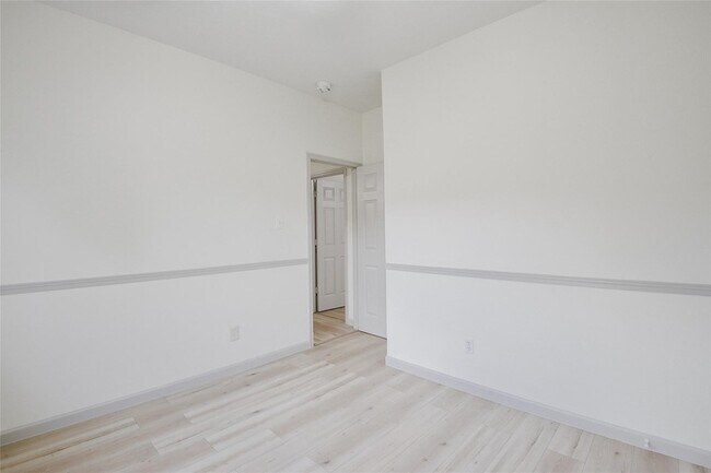Building Photo - 6627 Stonecross Creek Ln
