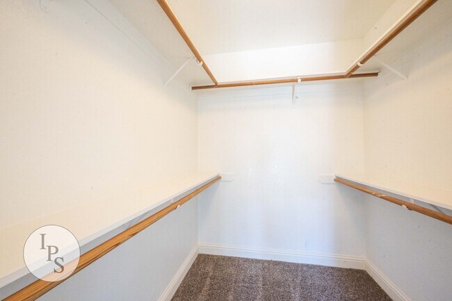 Building Photo - North Fresno Home in CUSD, 3BR/2BA, Beautiful Updates - Lots of Amenities!