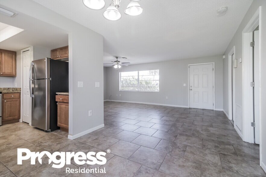 Building Photo - 3837 Stonemont Dr