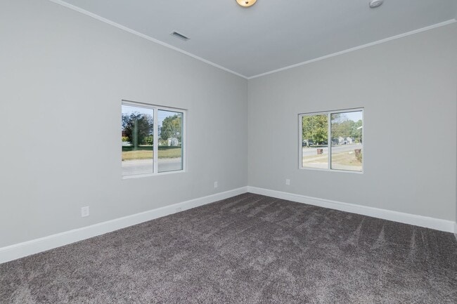 Building Photo - Amazing Three Bedroom Home!