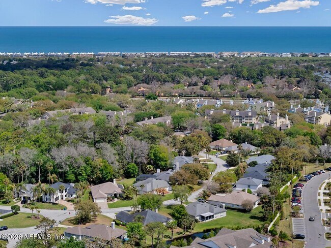 Building Photo - 137 Oak View Cir