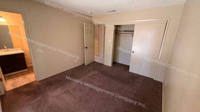 Building Photo - 4 bed/2 Bath - Available now