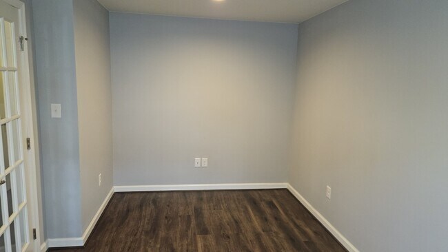 Building Photo - 607 N Atwater Dr