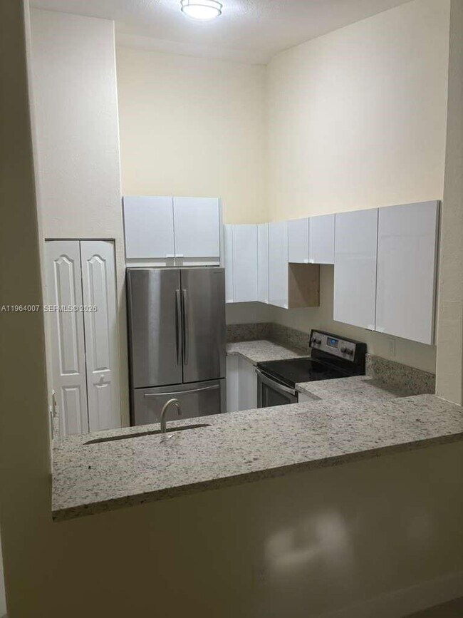 Building Photo - 1663 SE 27th Dr