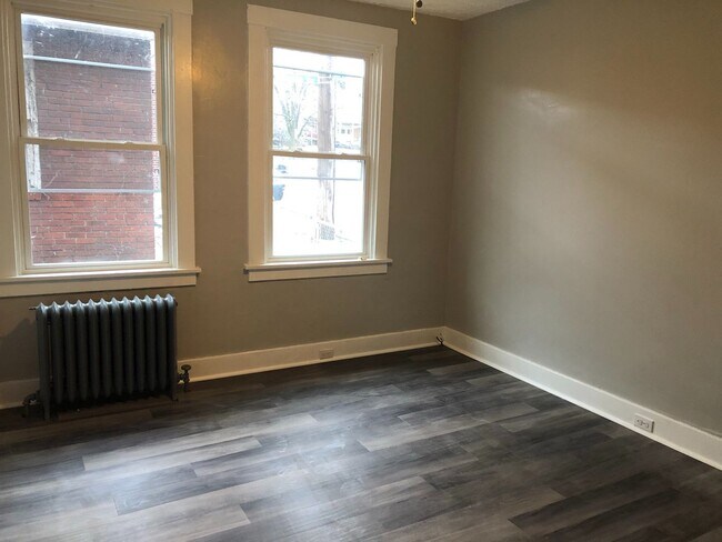 Building Photo - Highland Park - 3 BR 1st Floor Duplex, Remodeled 2021!  SECTION 8