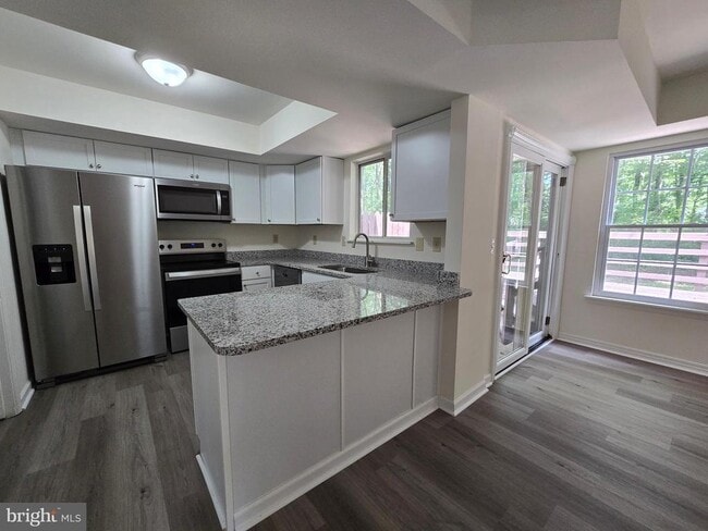 Building Photo - 1417 S Farmview Dr