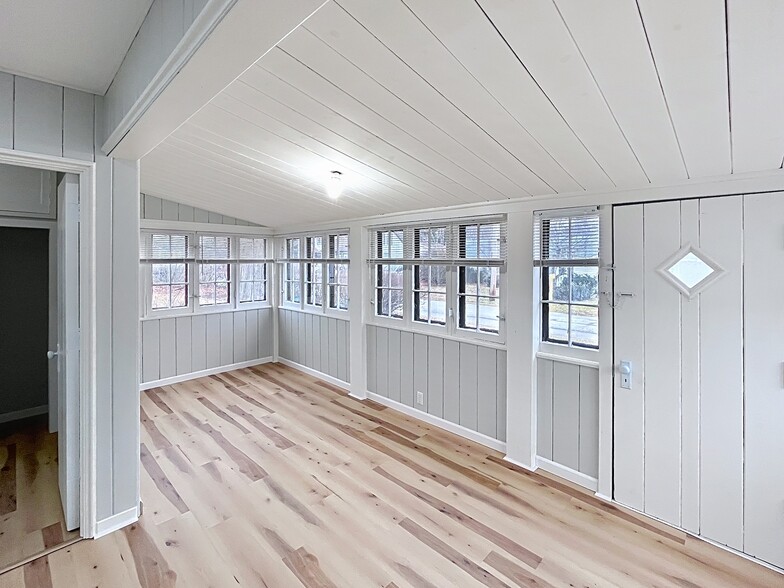 Building Photo - 38599 Plains Ct