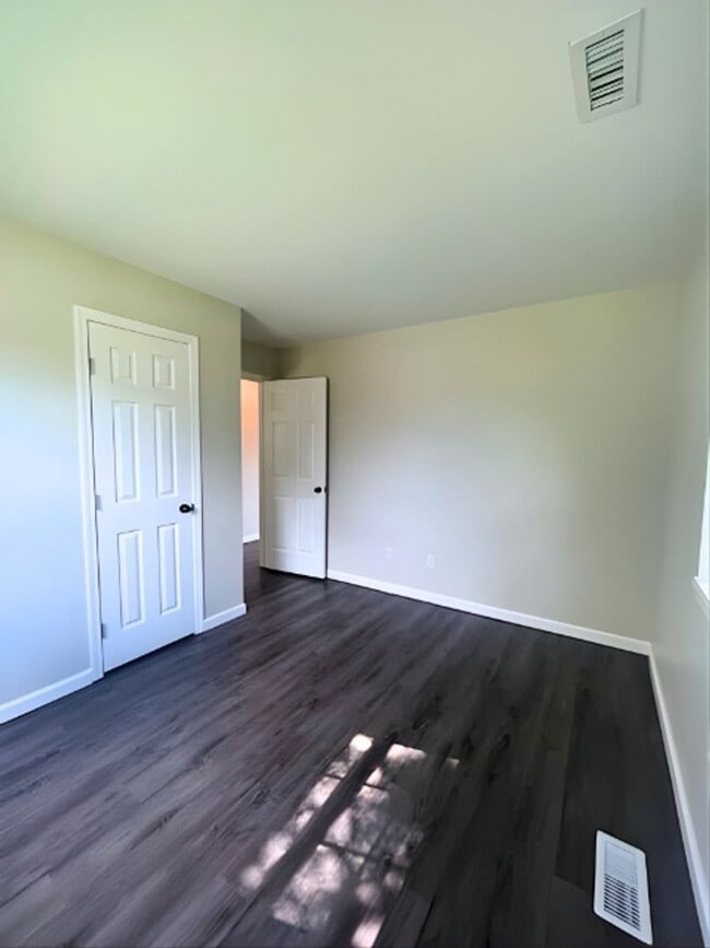 Building Photo - Modern & Spacious 3BR Home with Trendy Design Features and Large Yard!