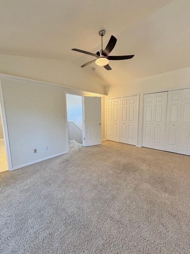 Building Photo - Spacious 3-Bedroom Condo in Prime Golden Location!! Available Now!!