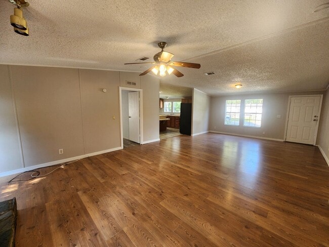 Building Photo - 3 Bed 2 Bath  FENCED land w/ Workshop 3 Miles from WEC!