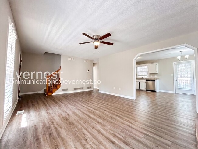 Building Photo - 321 Sadler Dr