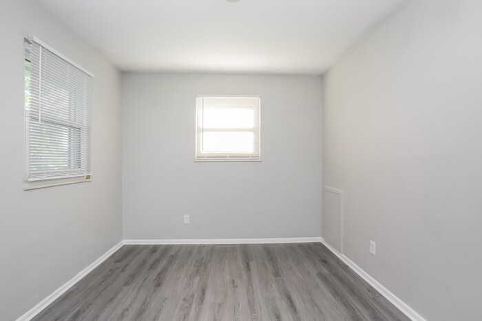 Building Photo - 1410 Fairbank Rd