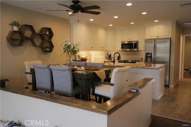Building Photo - 6221 Marina Pacifica Dr N