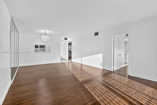 Building Photo - 900 SW 128th Ave