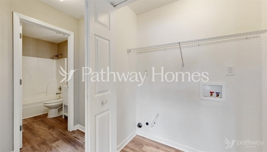 Building Photo - 10891 Knotty Pine Pl