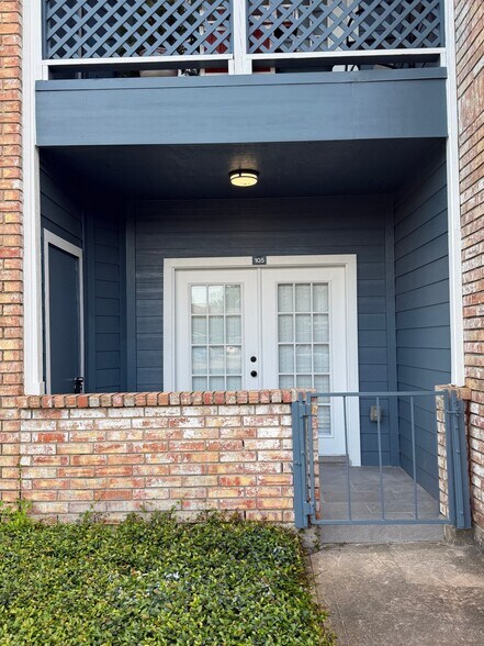 Building Photo - 2323 Fairwind Rd
