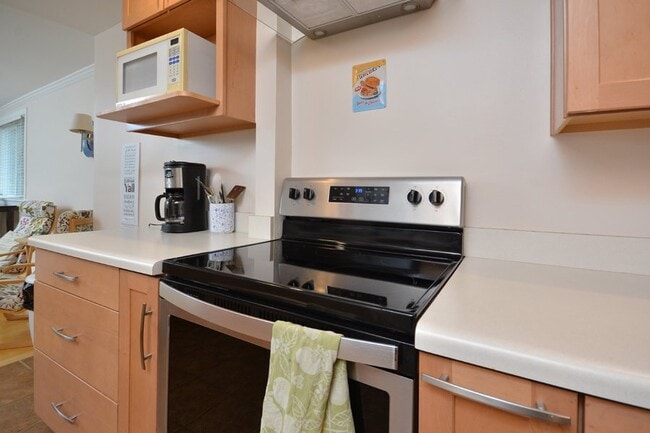 Building Photo - Furnished! Highly Desirable Trinity Park