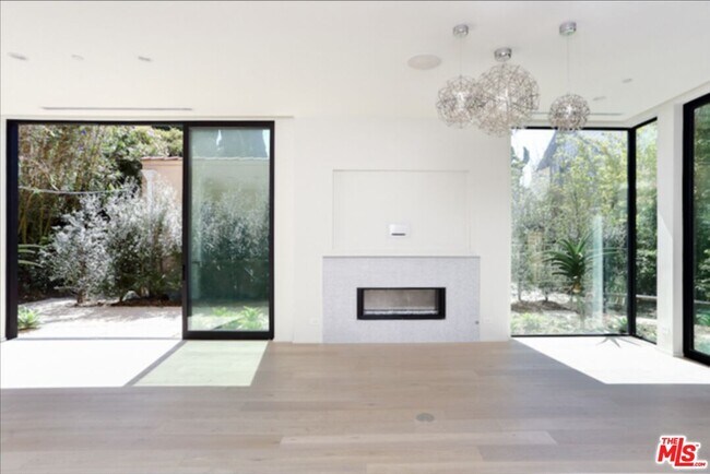 Building Photo - 1033 1/2 Grant St