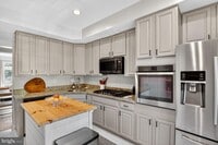 Building Photo - 15736 Cherry Blossom Ln