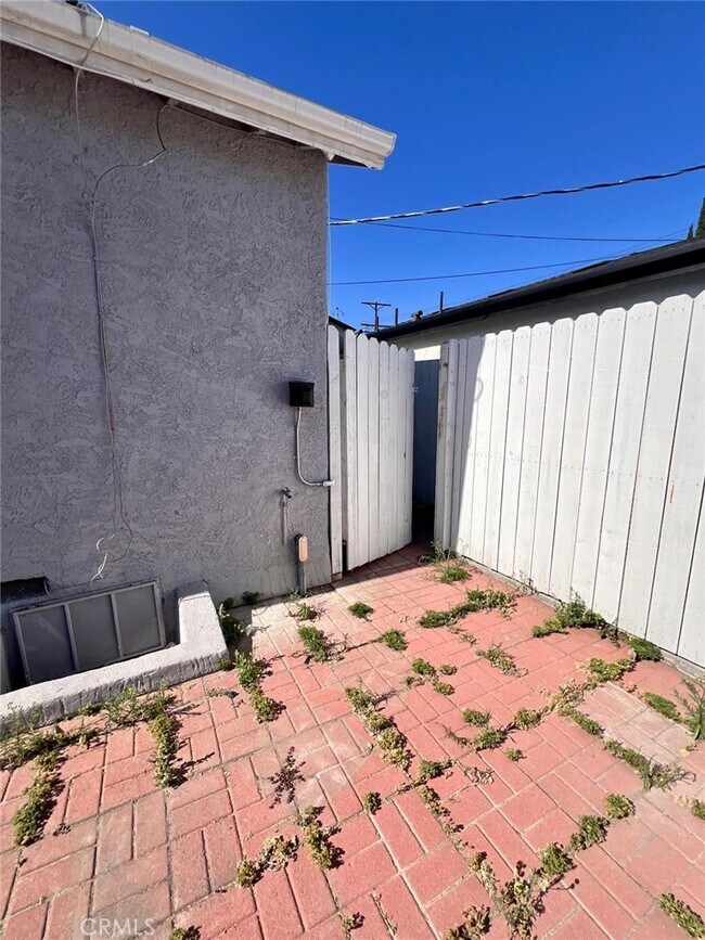 Building Photo - 6445 Tujunga Ave