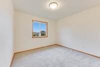 Building Photo - South Hill 3 bedrooms 2.5 bath house