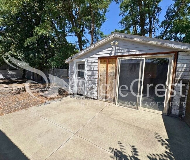 Building Photo - Beautifully Renovated Historic 3 Bedroom Home