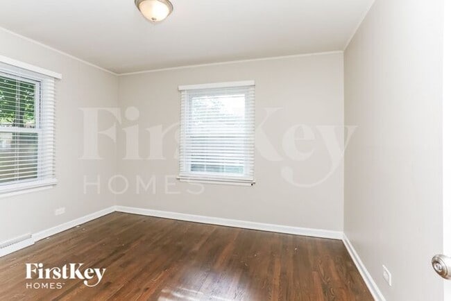 Building Photo - 6667 Glenview Dr