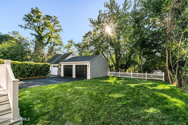 Building Photo - 516 River Rd