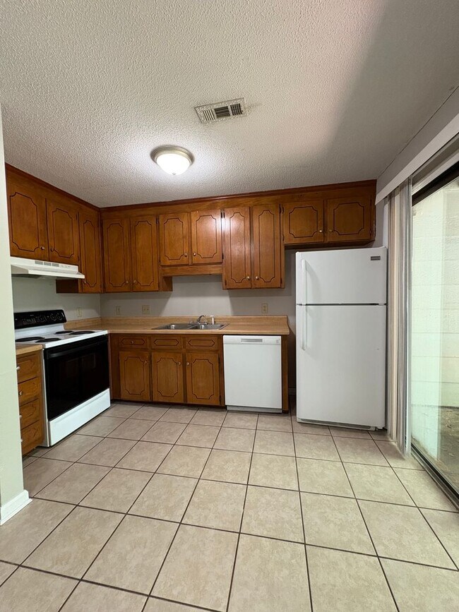 Building Photo - Daleville!