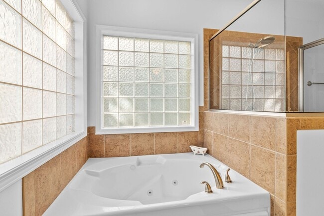 Building Photo - Furnished Townhome – All Inclusive | Gated...