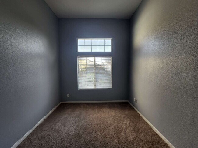 Building Photo - "Charming 3-Bed Oasis with 2 Full Baths in North Las Vegas – 1305 Sq Ft of Comfort!"