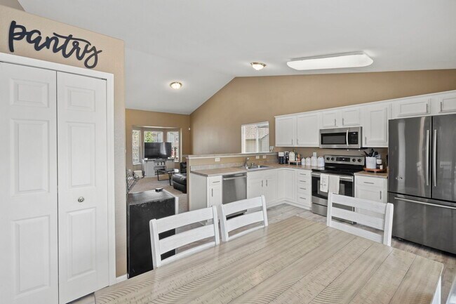 Building Photo - 7356 Coral Ridge Dr