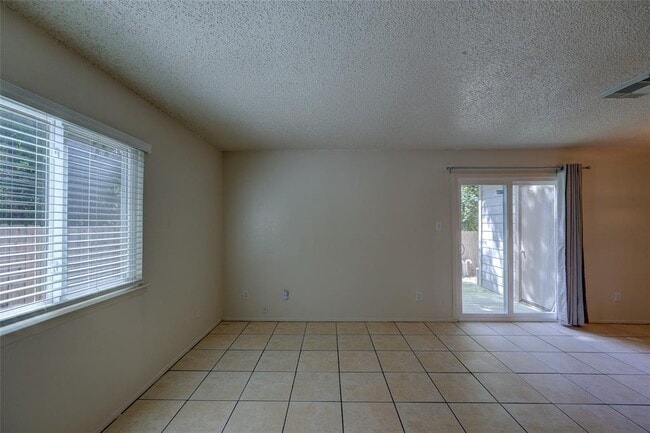 Building Photo - 3458 Willowrun Dr