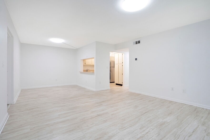 Building Photo - 9610 Green Cypress Ln