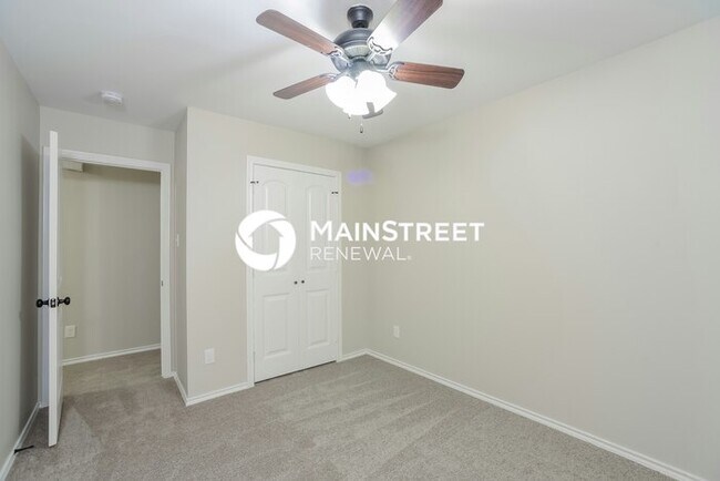 Building Photo - 3 Bedroom Pet-Friendly Home in FORT WORTH, TX with Main Street Renewal