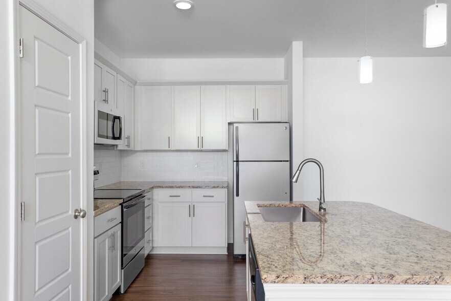 Building Photo - ZZZTreeline Timber Creek