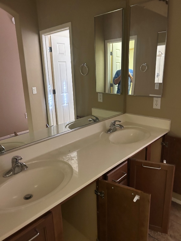 Building Photo - 15240 N 142nd Ave