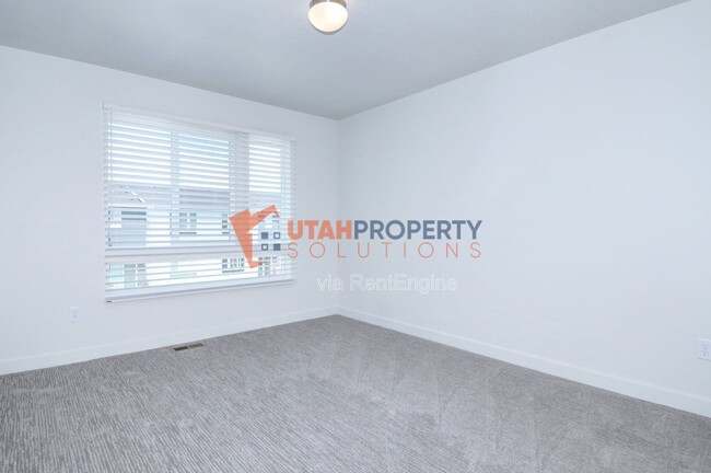 Building Photo - 1058 W 360 S