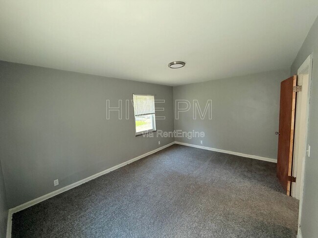 Building Photo - 3135 Mozart Ave