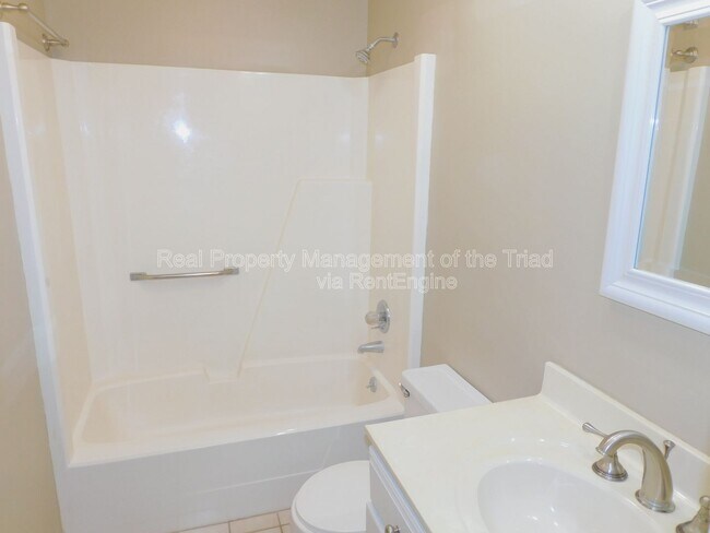 Building Photo - 22 Milpond Ln