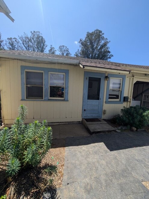Building Photo - 350 Primrose Ln