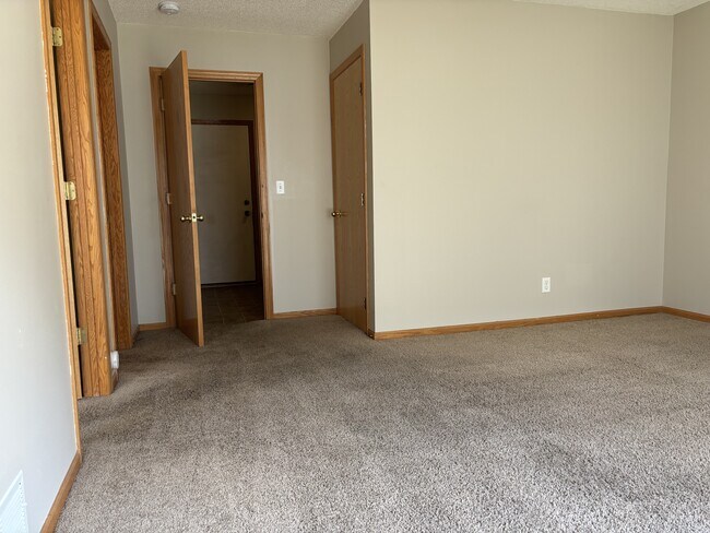 Building Photo - 1349 Willow Trail