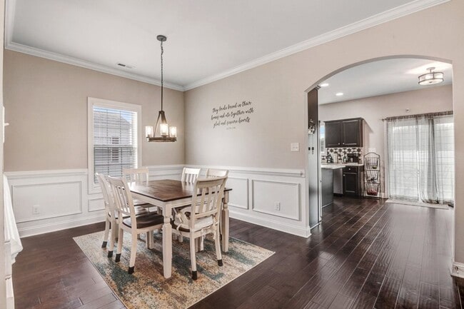 Building Photo - STUNNING & SPACIOUS 4 BR | 2.5 BA 2-Story *Pikeville School District*