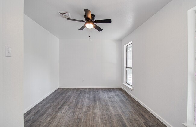 Building Photo - 816 Glen Hollow Dr
