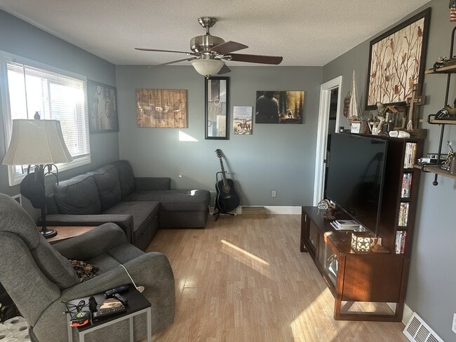 Building Photo - 320 30th St Dr SE