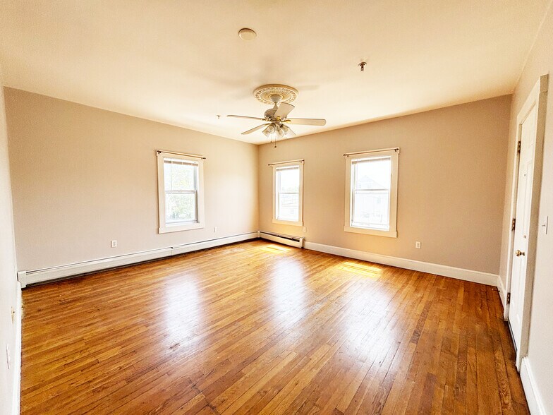Living - 4 Livingston St
