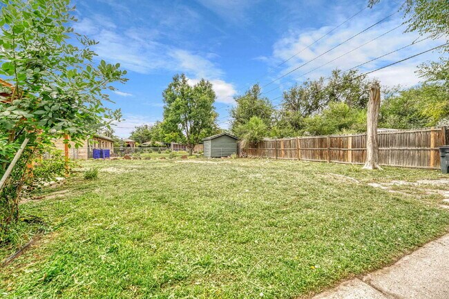 Building Photo - $2,295.00 - 3 Bedrooms, 2 Bathrooms, Singl...