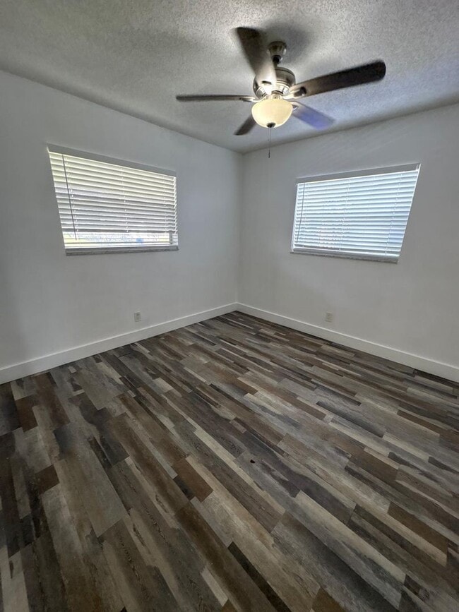 Building Photo - 2 BEDROOMS 1 BATHROOM IN AREA OF RIVERLAND