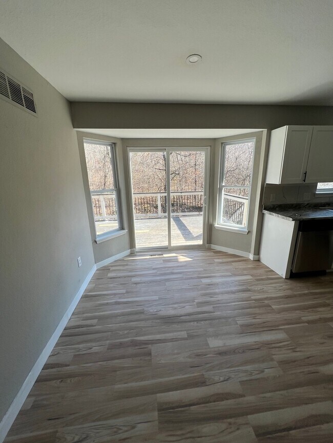 Building Photo - 3836 Country Club Dr