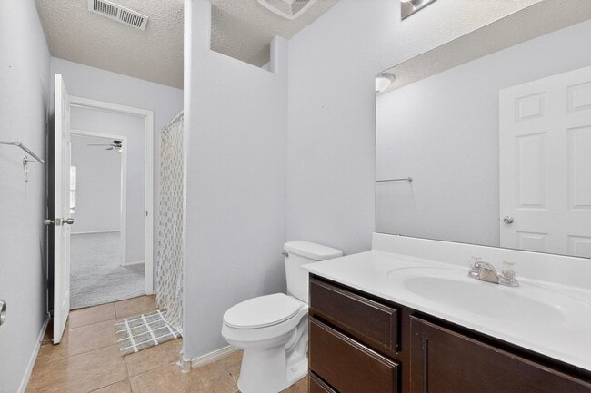 Building Photo - Montano Unser NW 3/4 bedroom 2/bath 2/Car garage